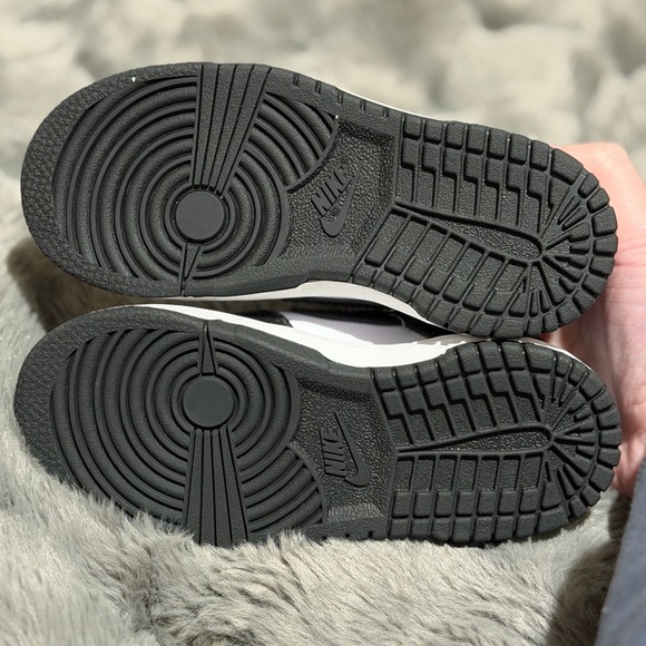 Nike Kids Black & White Dunks - Picture 6 of 7